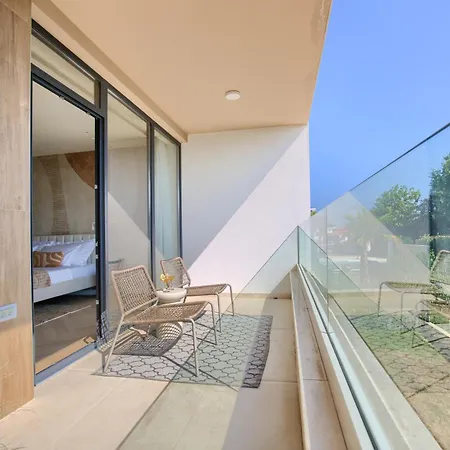 Japandi Sea View 3br Apartment, Pomer, 5 Min Walk To 아파트 포메르