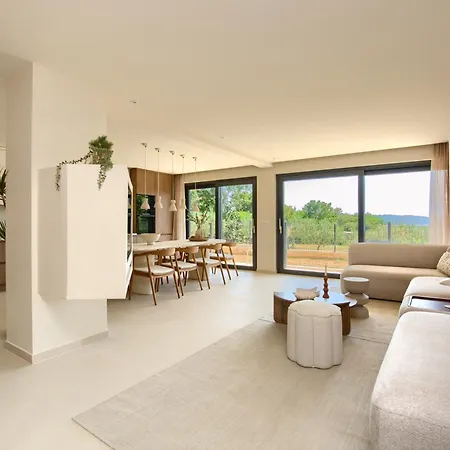 Japandi Sea View 3br Apartment, Pomer, 5 Min Walk To *