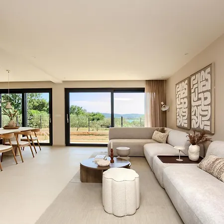 Japandi Sea View 3br Apartment, Pomer, 5 Min Walk To *